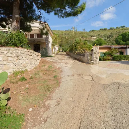 Mirella Un Panorama Sull'innamorata - Goelba Capoliveri (Isola d'Elba)