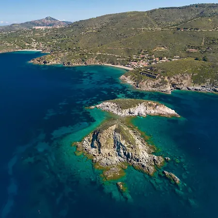 Mirella Un Panorama Sull'innamorata - Goelba Capoliveri (Isola d'Elba)